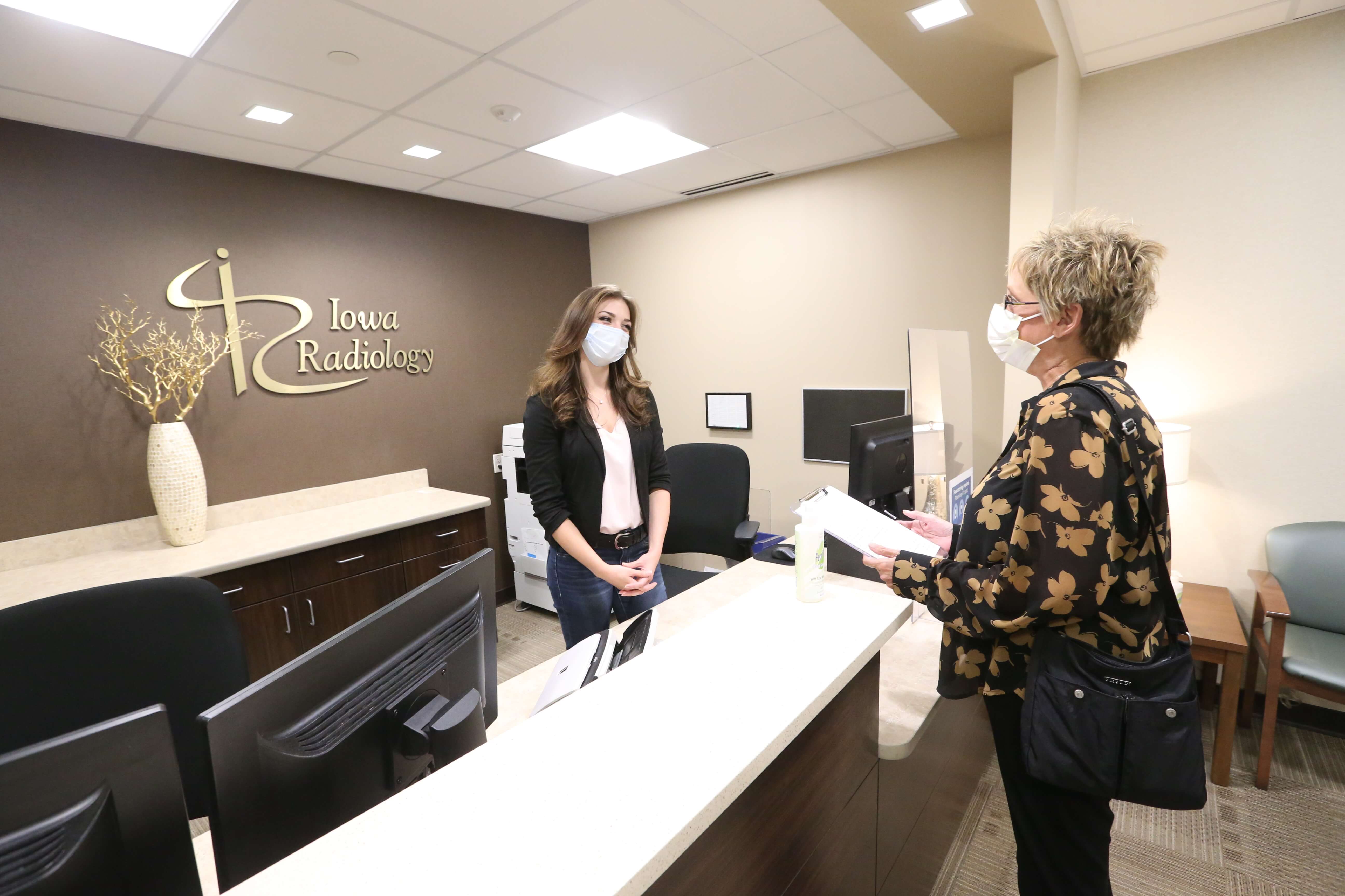 Women’s Imaging patient-checking-in-for-appointment-at-iowa-radiology